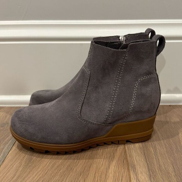 Sorel gray suede wedge booties with zipper - Picture 4 of 8